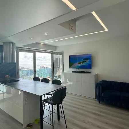 Skyline 21 Reformado Con Terraza Privada ベニドルム